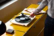 Pro-Ject T2 - lemezjátszó Sumiko Rainier hangszedővel /fehér/