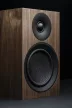Pro-Ject Speaker Box 5 E Carbon - állványos hangsugárzó /dió furnér/