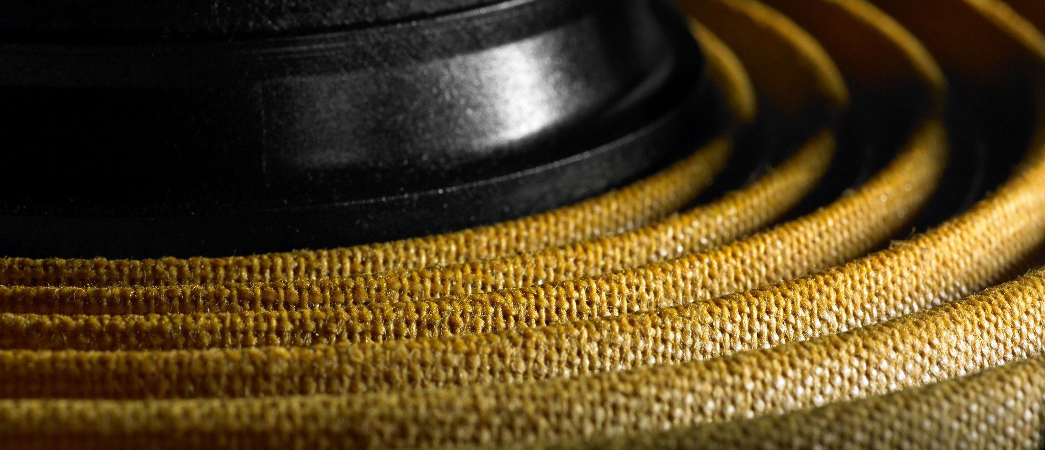 JL Audio W7 mélynyomó széria